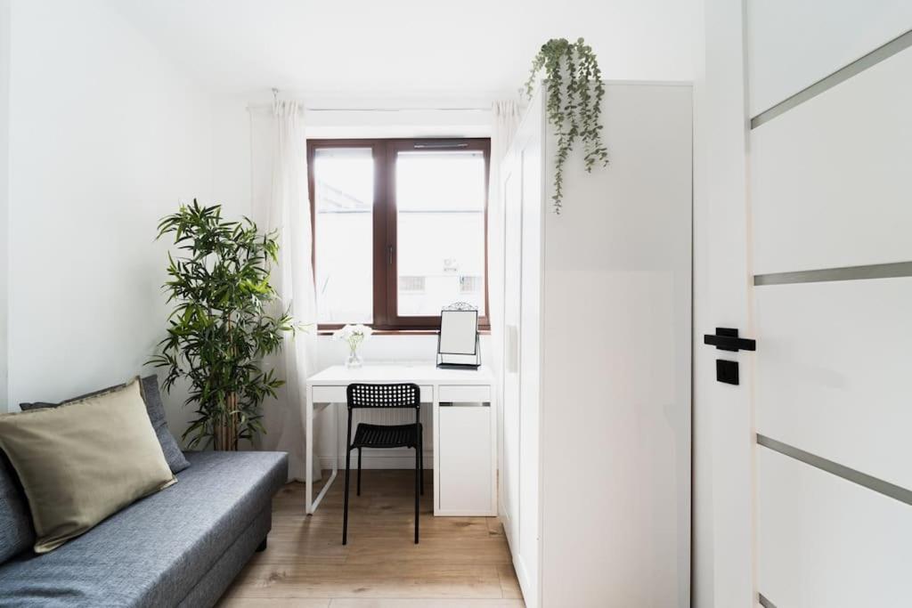 City Center - 3 Rooms - New Building - Private Parking Place - Garage Wrocław Eksteriør billede