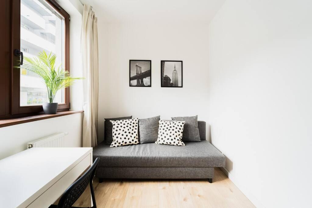 City Center - 3 Rooms - New Building - Private Parking Place - Garage Wrocław Eksteriør billede