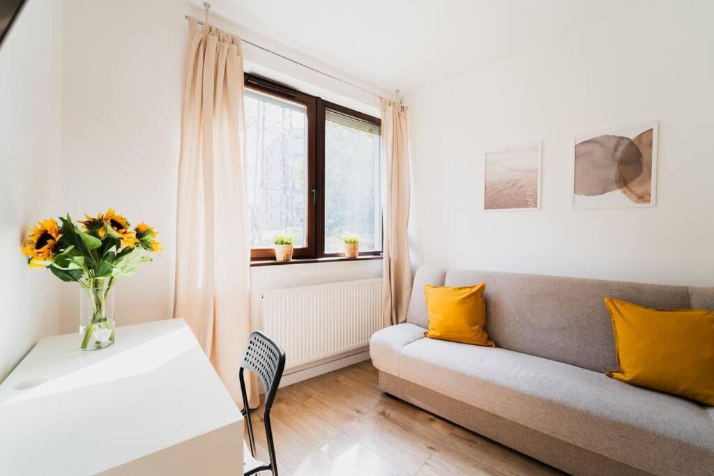City Center - 3 Rooms - New Building - Private Parking Place - Garage Wrocław Eksteriør billede