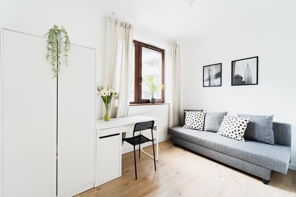 City Center - 3 Rooms - New Building - Private Parking Place - Garage Wrocław Eksteriør billede