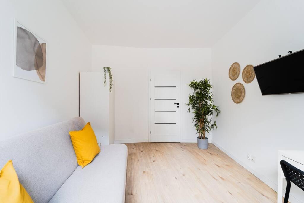 City Center - 3 Rooms - New Building - Private Parking Place - Garage Wrocław Eksteriør billede